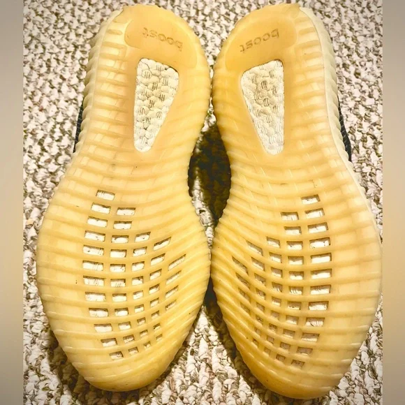 adidas Yeezy Boost 350 V2 Carbon - Picture 7 of 14